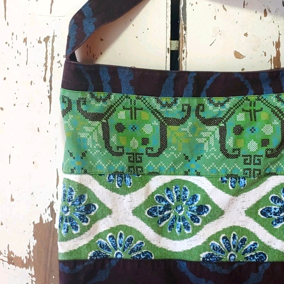 Yogic Nature Structured Cotton Bucket Crossbody - Picture 7 of 16